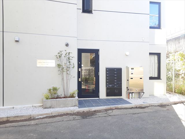 23/30 エントランス