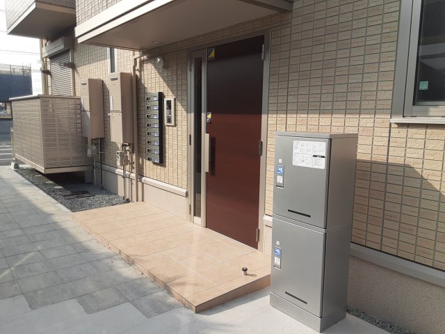 21/30 エントランス