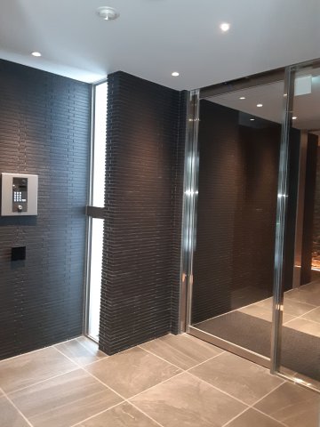 26/30 エントランス