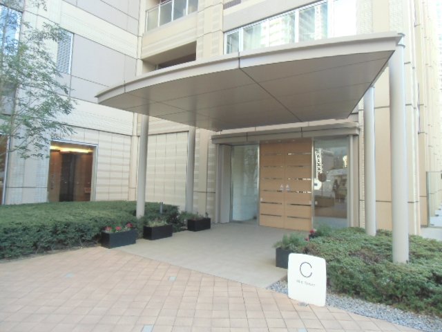 2/4 エントランス