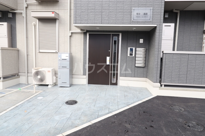 25/26 エントランス