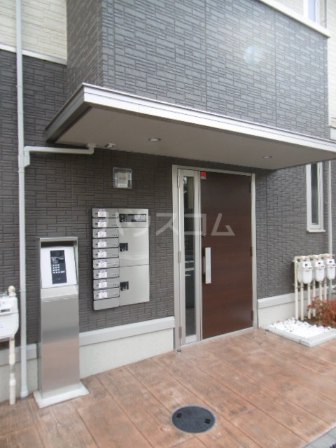 21/23 エントランス