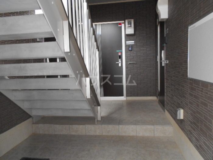 16/17 エントランス