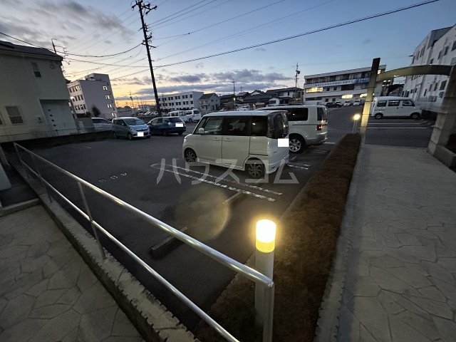 27/30 駐車場