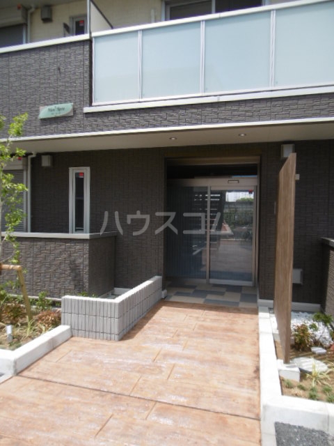 21/30 エントランス
