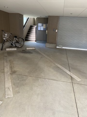23/30 駐車場