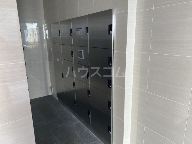 27/30 エントランス