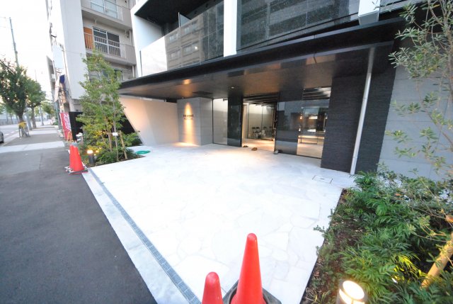 27/30 エントランス