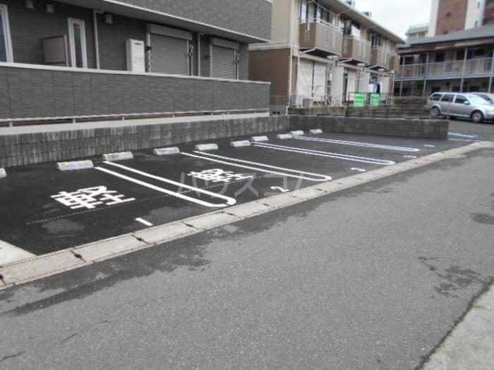 23/30 駐車場