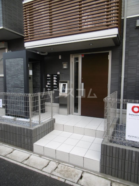 22/23 エントランス