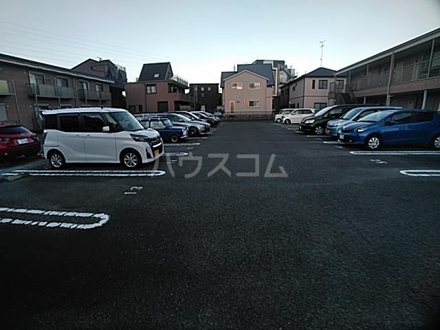 23/30 駐車場