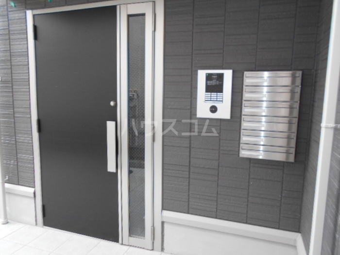 18/19 エントランス