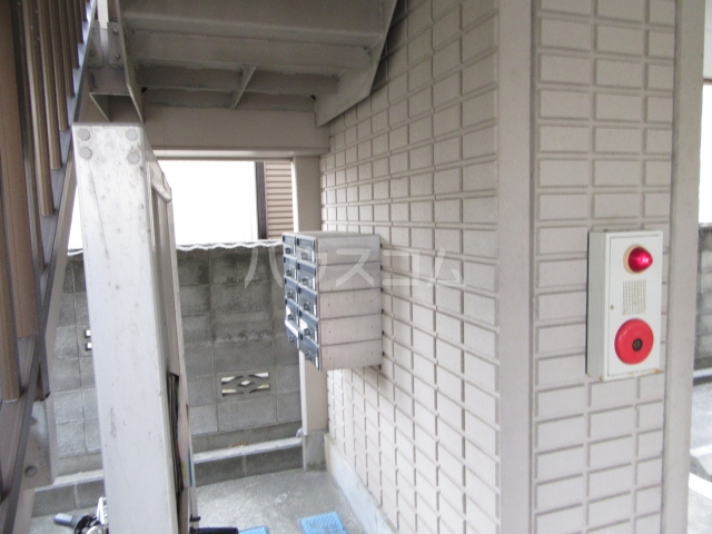 27/30 エントランス