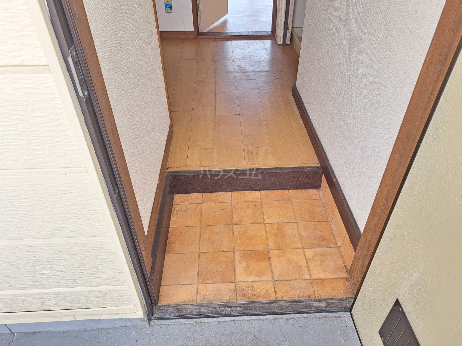 16/30 玄関