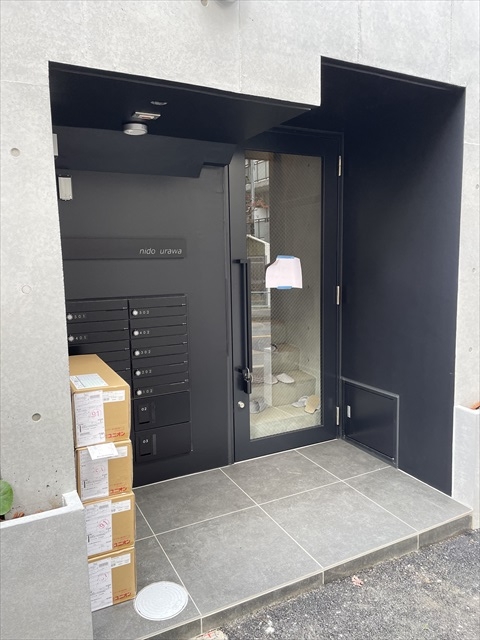 22/28 エントランス