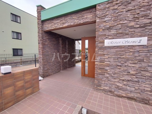 23/30 エントランス