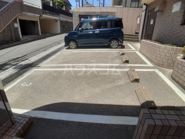 26/30 駐車場
