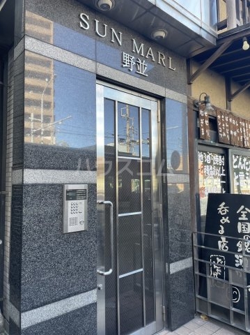 28/30 エントランス