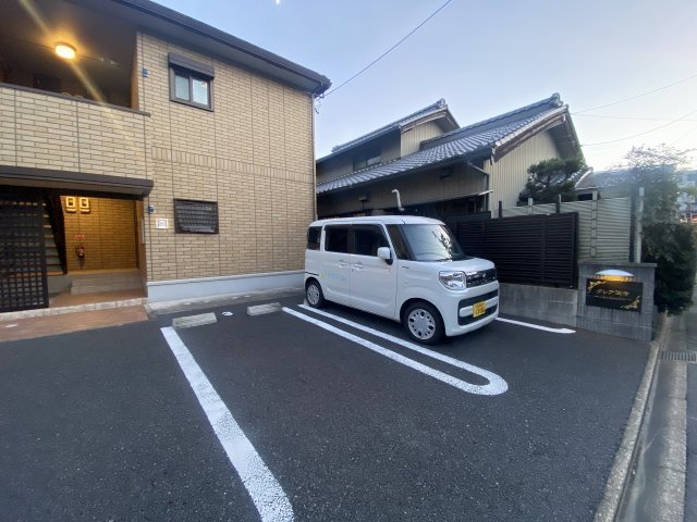 2/3 駐車場