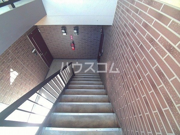 23/30 エントランス