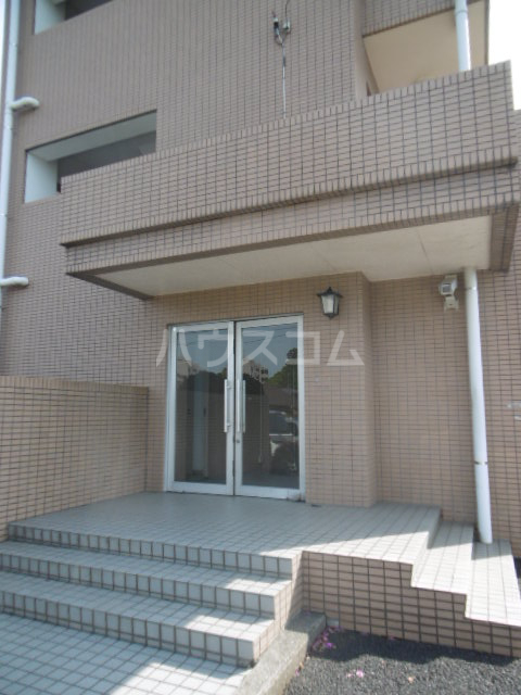 19/27 エントランス