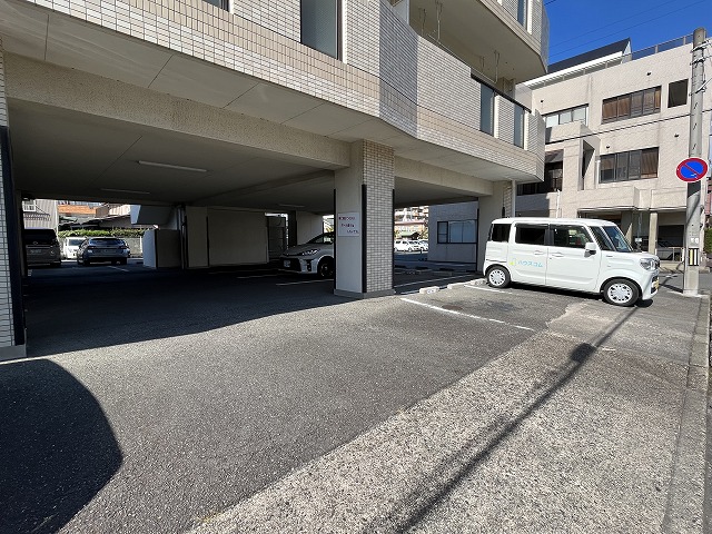 28/30 駐車場