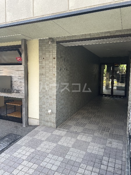 18/26 エントランス