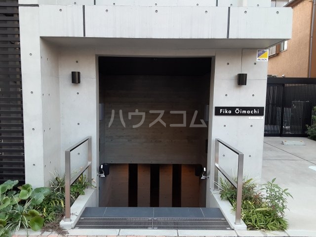 20/30 エントランス