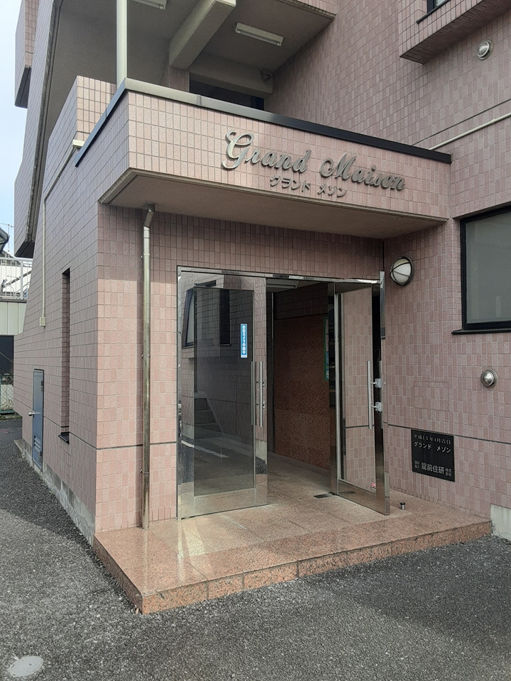 22/30 エントランス