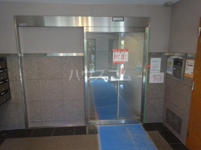 28/30 エントランス