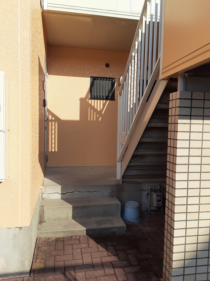 24/30 エントランス