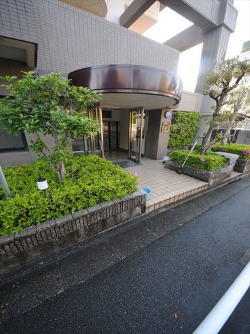 20/27 エントランス