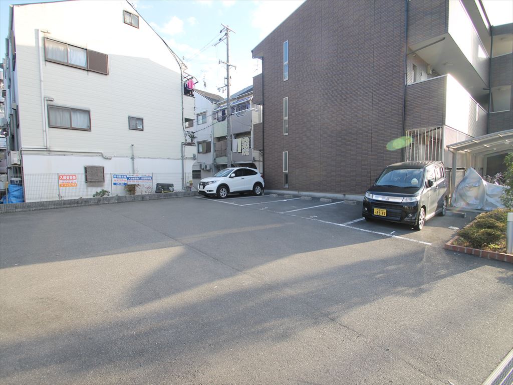 28/30 駐車場