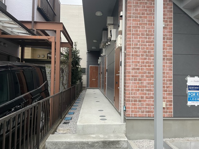 28/30 エントランス