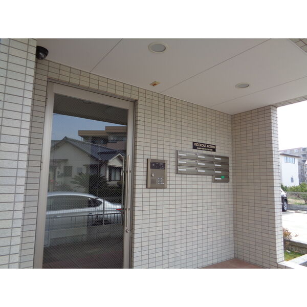 13/22 エントランス