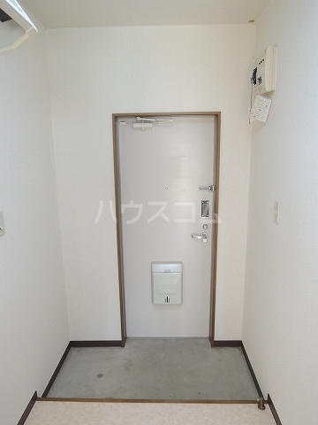 22/27 エントランス