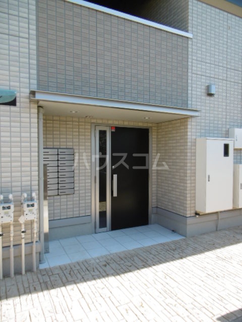 25/27 エントランス