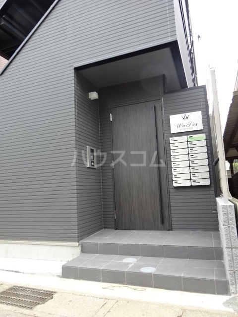 18/25 エントランス