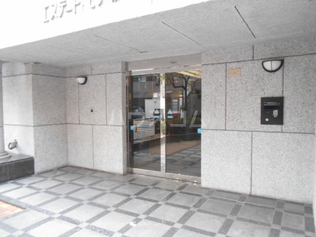 16/23 エントランス