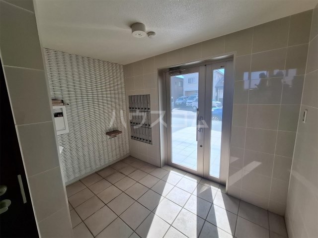 18/26 エントランス