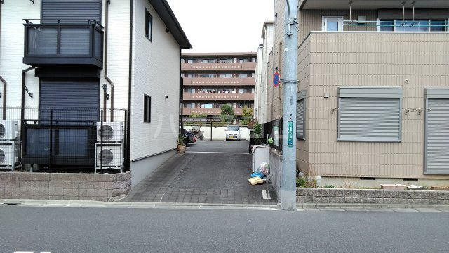 23/30 エントランス