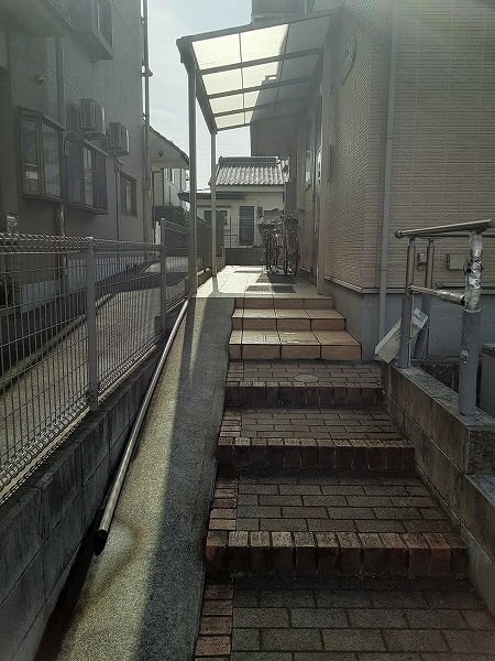 24/30 エントランス