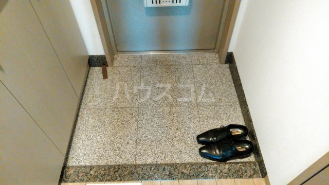13/30 玄関