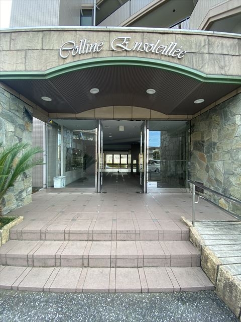 23/30 エントランス