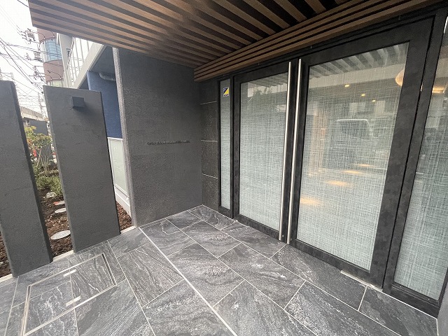 28/30 エントランス