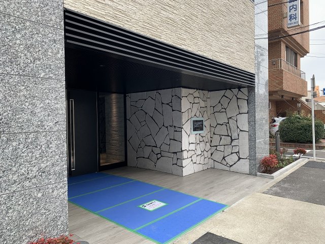 23/30 エントランス