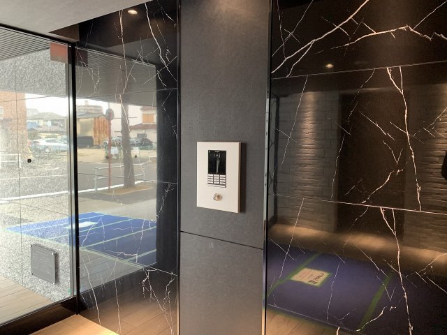 24/30 エントランス