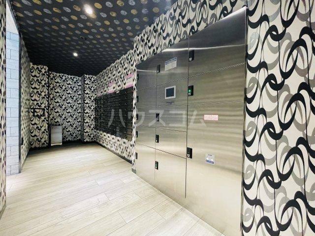 23/30 エントランス