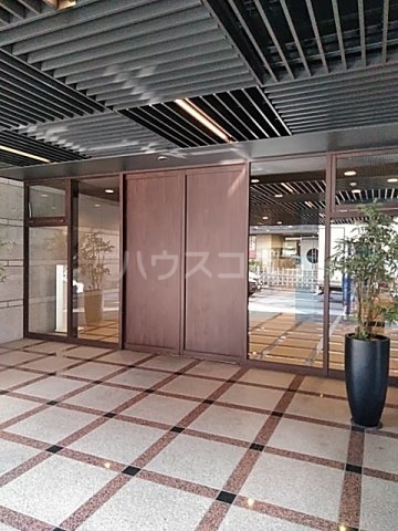 19/30 エントランス