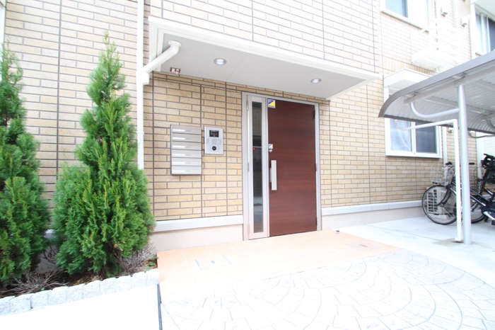 16/23 エントランス